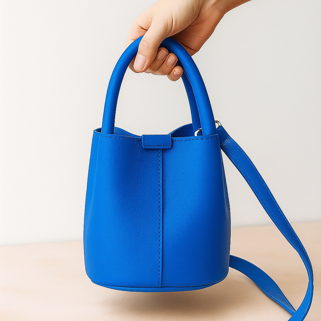 MILÁN Bolso de piel tipo bombonera AZUL ELÉCTRICO