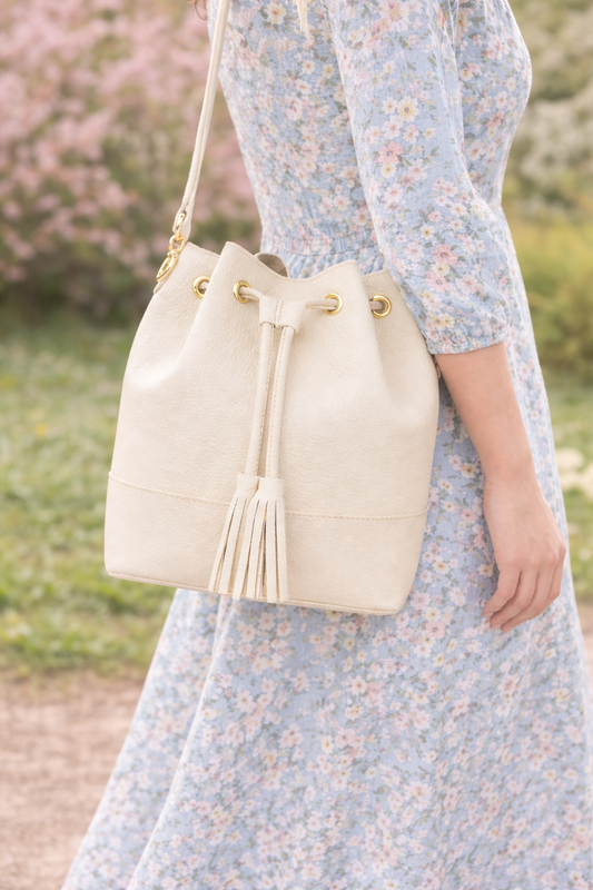 ADRIA Bolso de piel tipo bombonera blanco roto